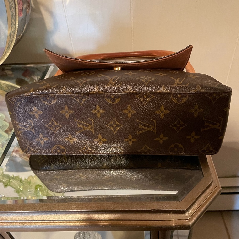% Authentic Louis Vuitton In The Loop. - image 3